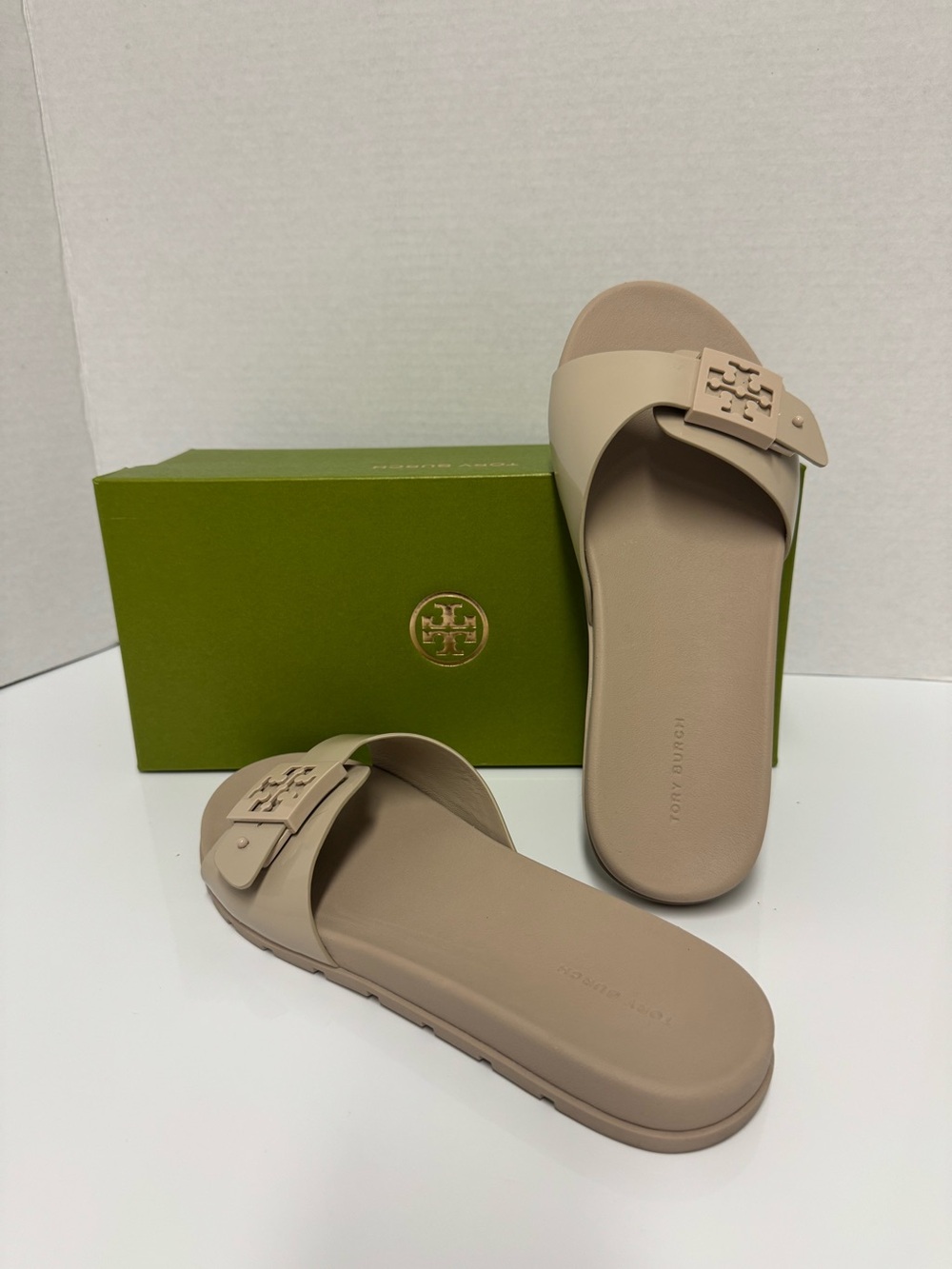 Tory Burch Mellow Buckle Stone Grey Patent Slide with Logo Buckle Size 9